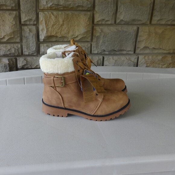 LAMO APRES women's boots size 8, tan, side zip, lace up, faux fur lining insole - Picture 2 of 15